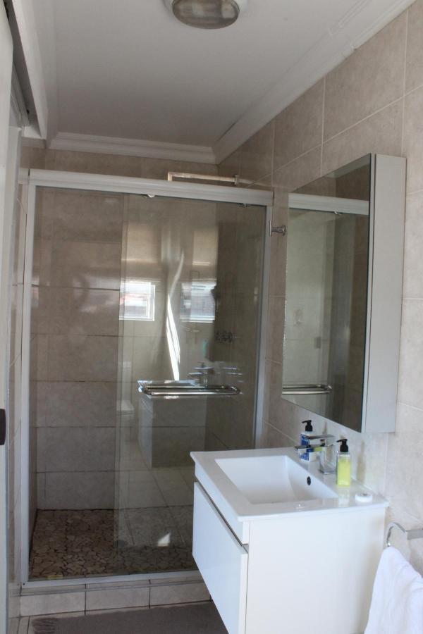 The Lakehouse Guest House Brakpan Vliegveld Buitenkant foto